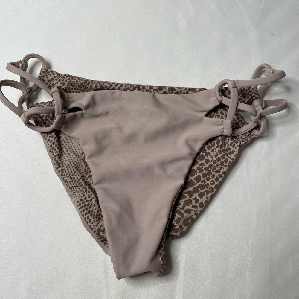 Acacia Bottoms